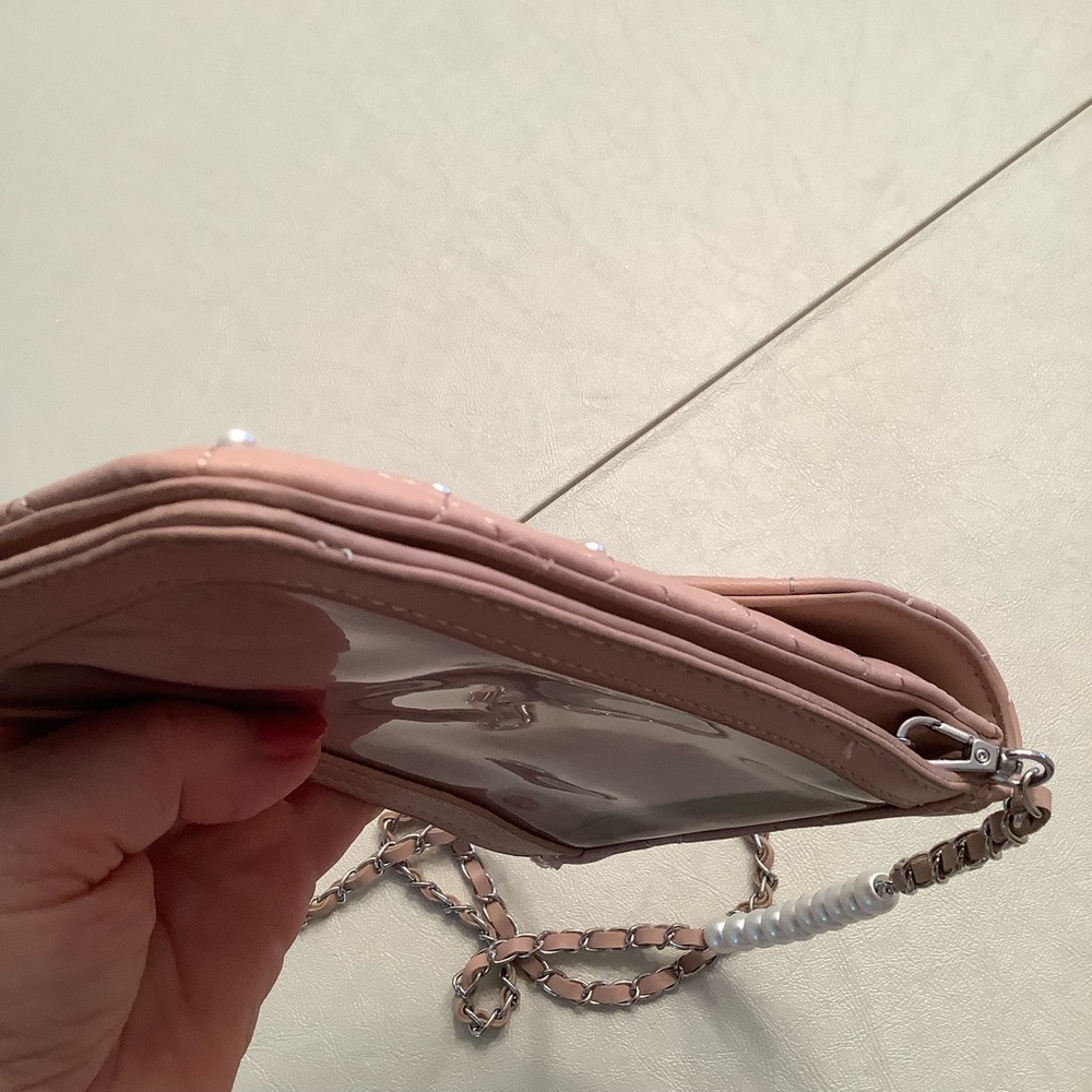 BADGLEY MISCHKA DIAMOND QUILTED STUDDED WITH PEARLS CROSSBODY PHONE WALLET - Picture 7 of 11